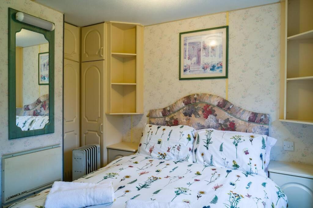 Wind In The Willows: Sleeps 4, Kitchen, Bathroom, Lounge, Wifi Napton on The Hill ภายนอก รูปภาพ
