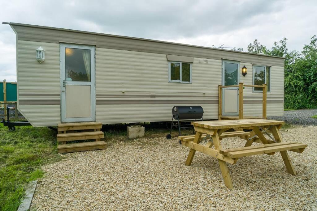 Wind In The Willows: Sleeps 4, Kitchen, Bathroom, Lounge, Wifi Napton on The Hill ภายนอก รูปภาพ