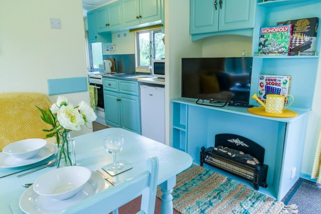 Wind In The Willows: Sleeps 4, Kitchen, Bathroom, Lounge, Wifi Napton on The Hill ภายนอก รูปภาพ