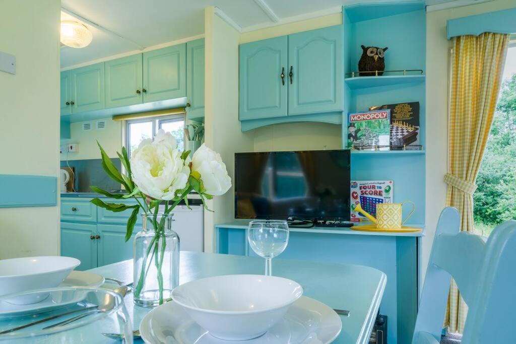 Wind In The Willows: Sleeps 4, Kitchen, Bathroom, Lounge, Wifi Napton on The Hill ภายนอก รูปภาพ