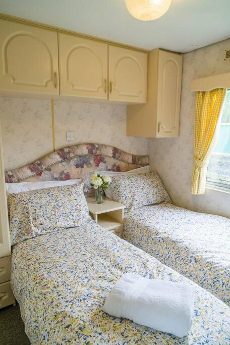 Wind In The Willows: Sleeps 4, Kitchen, Bathroom, Lounge, Wifi Napton on The Hill ภายนอก รูปภาพ