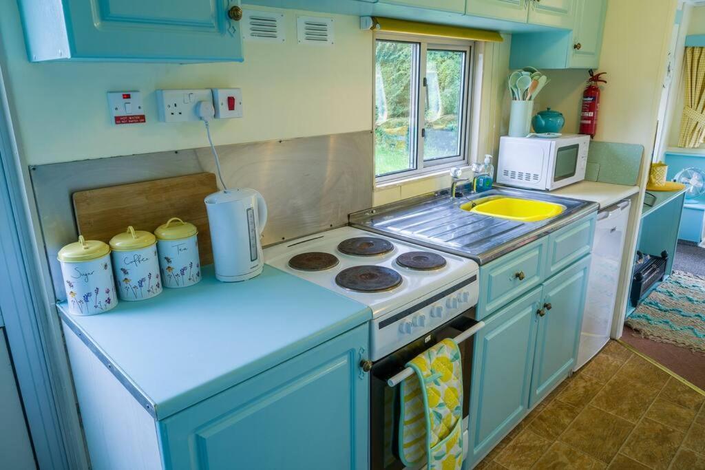 Wind In The Willows: Sleeps 4, Kitchen, Bathroom, Lounge, Wifi Napton on The Hill ภายนอก รูปภาพ