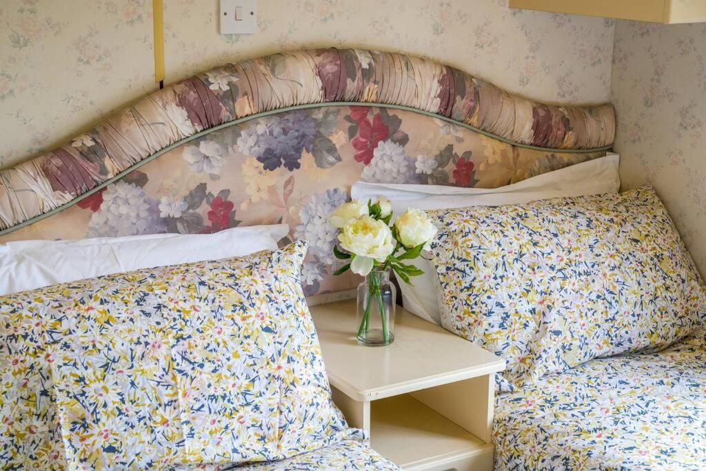 Wind In The Willows: Sleeps 4, Kitchen, Bathroom, Lounge, Wifi Napton on The Hill ภายนอก รูปภาพ