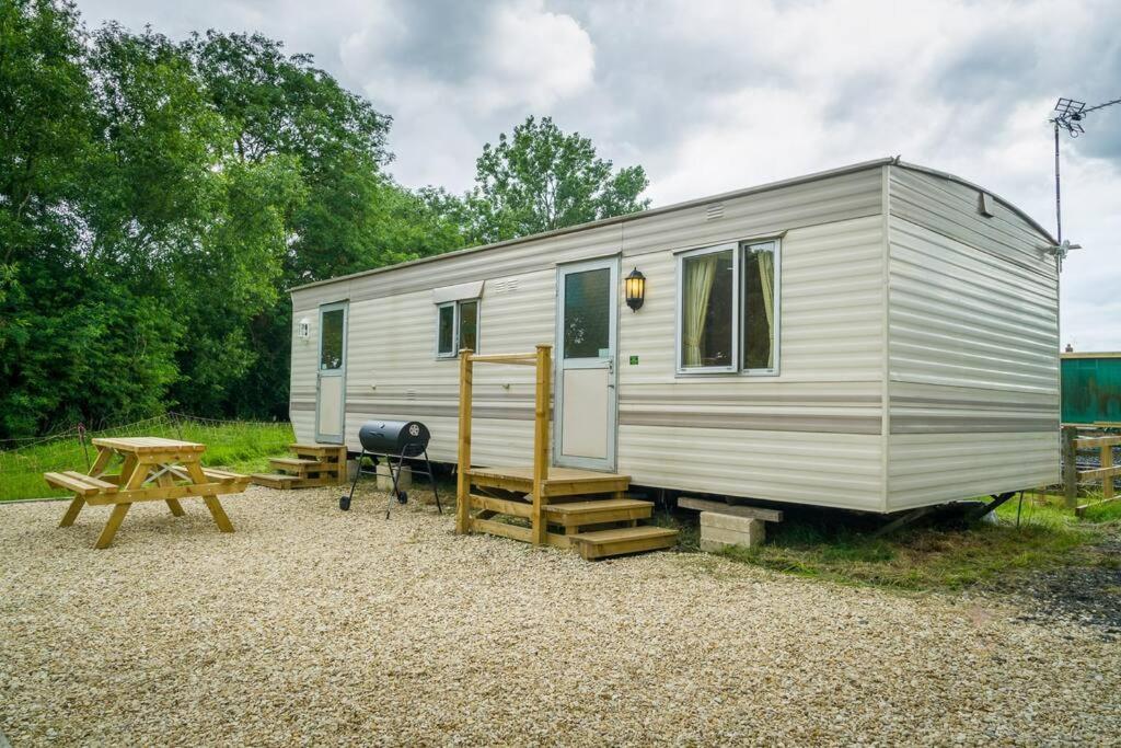 Wind In The Willows: Sleeps 4, Kitchen, Bathroom, Lounge, Wifi Napton on The Hill ภายนอก รูปภาพ